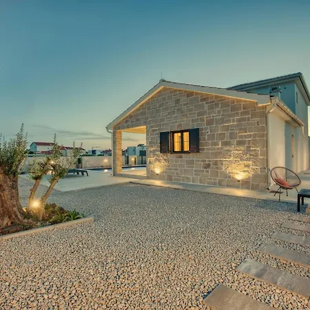 Luxury Oliva Oliana Heated Pool 32m2 *