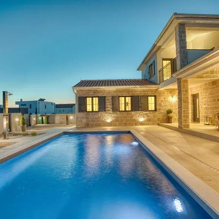 Luxury Oliva Oliana Heated Pool 32m2 브르시