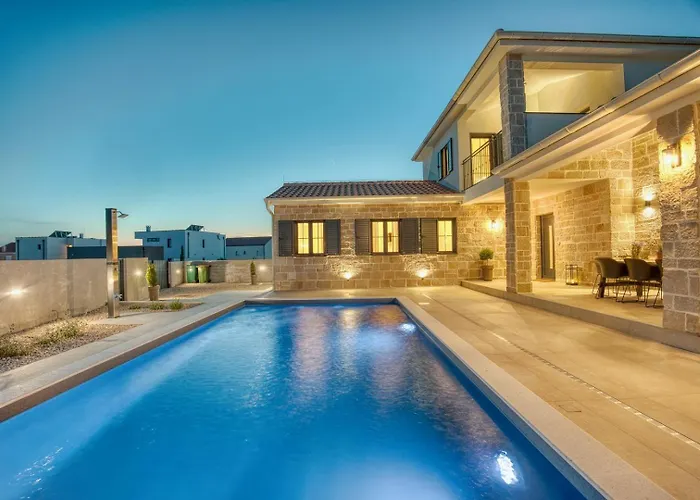 Luxury Oliva Oliana Heated Pool 32m2 브르시